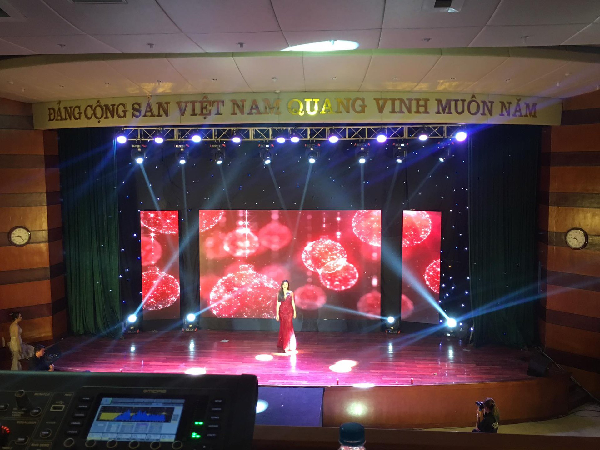 Hợp Đồng Cho Thuê Màn Hình LED: Những Điều Khoản Quan Trọng Bạn Cần Biết